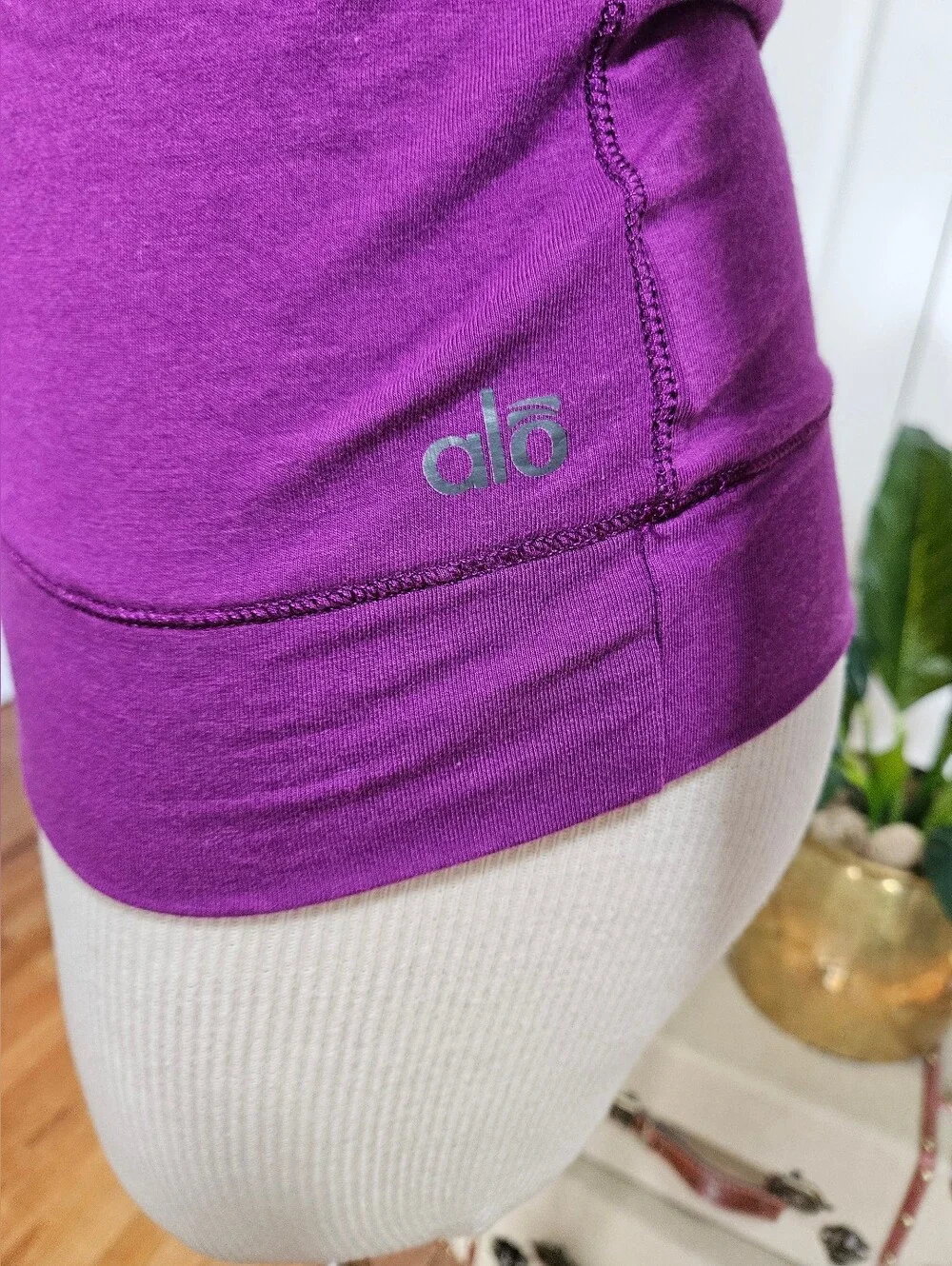 ALO Yoga Cool Fit 3/4 Sleeve Scoop Neck Activewear Shirt XS.